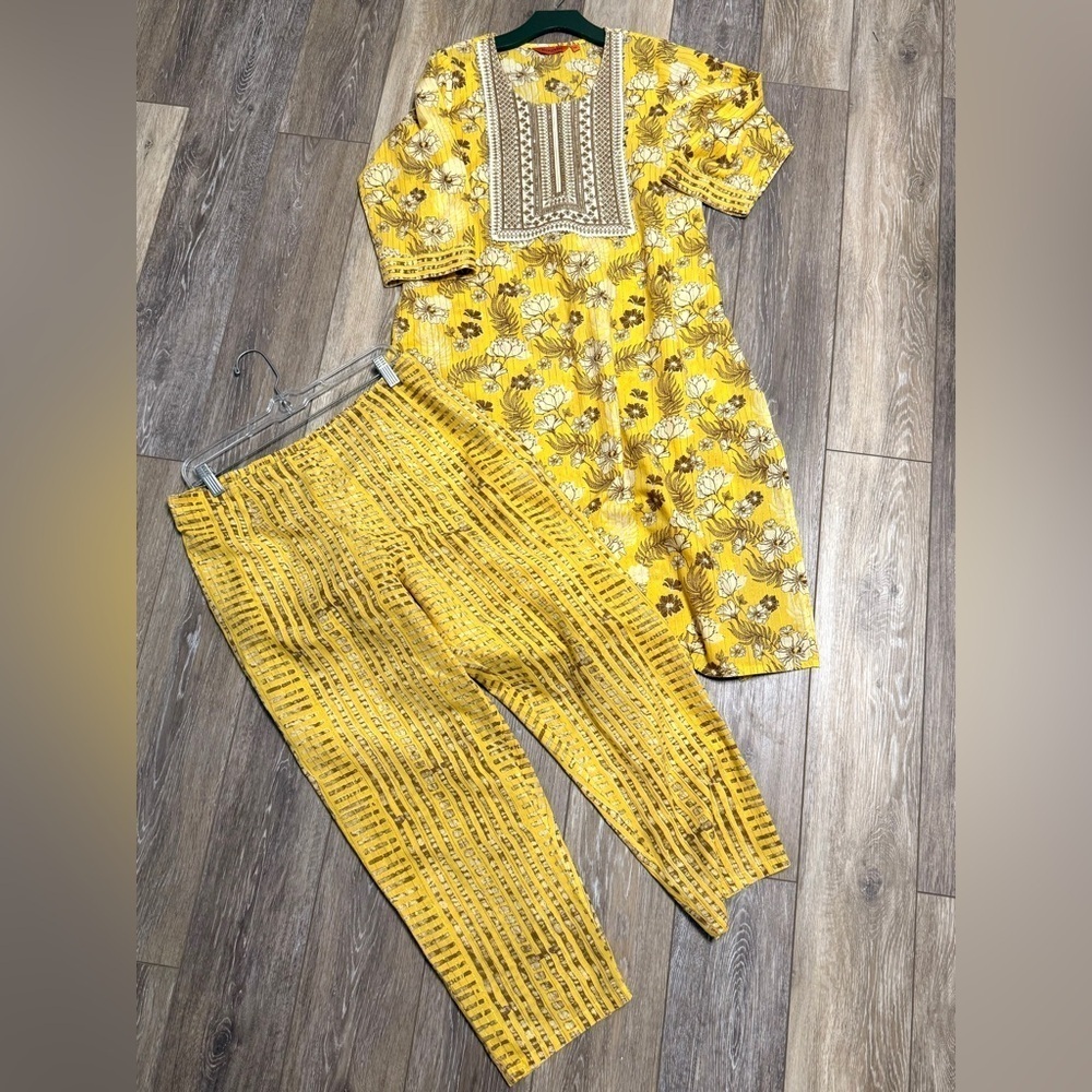 #1) Yellow Floral Women's Outfit